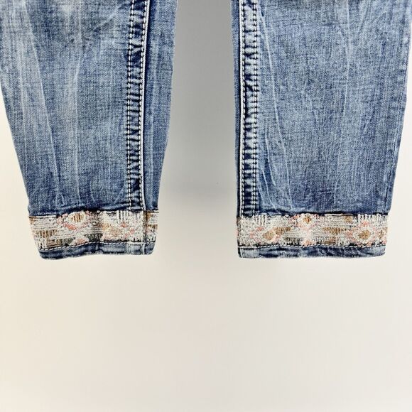 Miss Me Mid Rise Capri Women’s Size 25 Distressed & Bejeweled Beaded Jeans - Picture 7 of 16